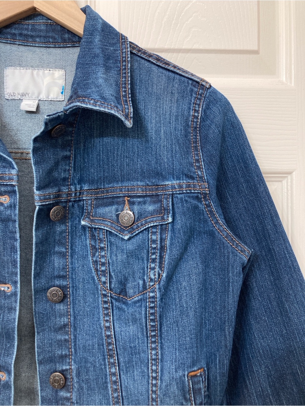 Old Navy Women’s Blue Dark Wash Jean Jacket Size Medium Trucker Classic Denim - Picture 3 of 7